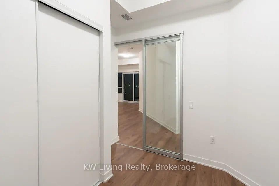 395 Dundas Street N, Unit #701 thumbnail 21