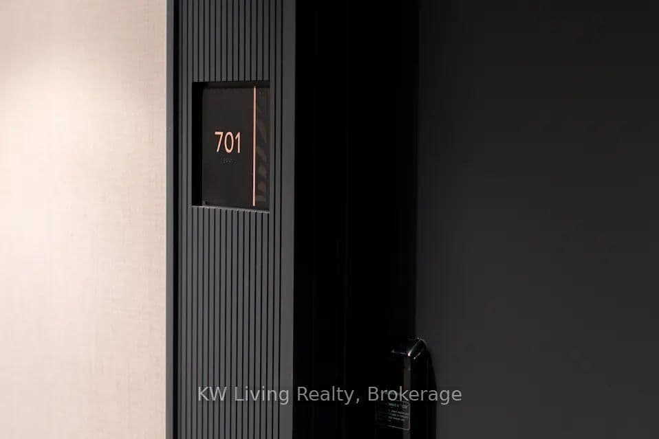 395 Dundas Street N, Unit #701 thumbnail 3
