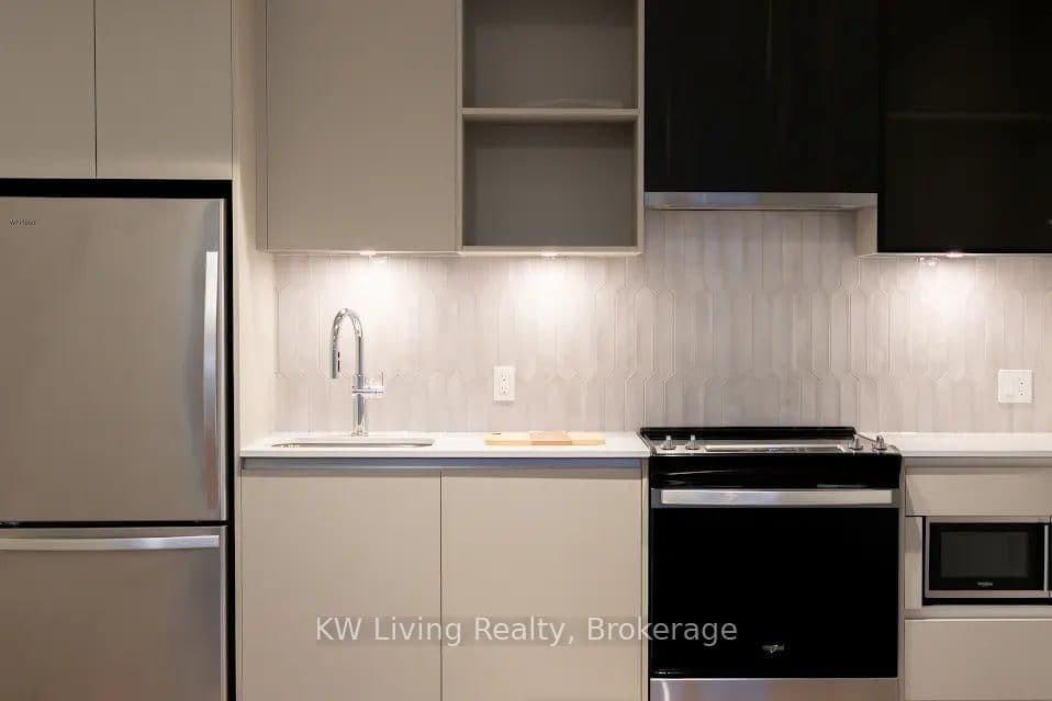 395 Dundas Street N, Unit #701 thumbnail 4