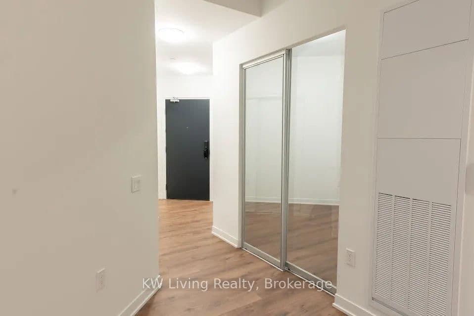 395 Dundas Street N, Unit #701 thumbnail 8