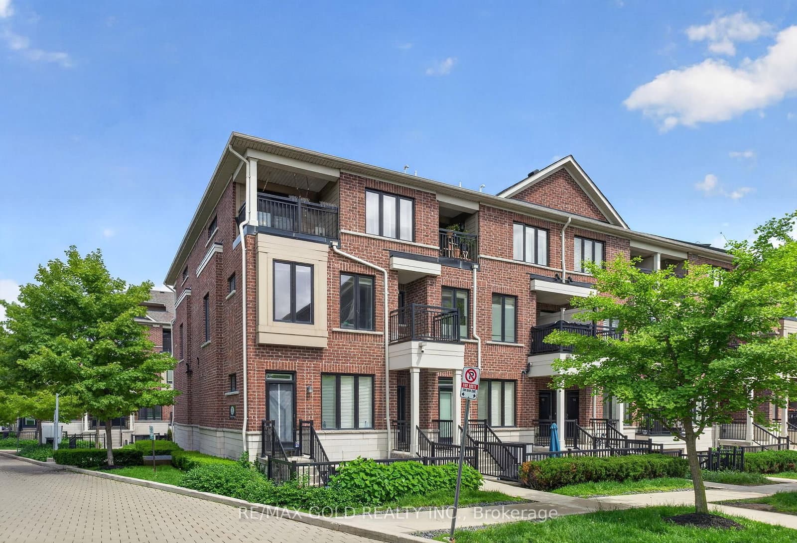 30 Carnation Avenue, Unit 92 thumbnail 2