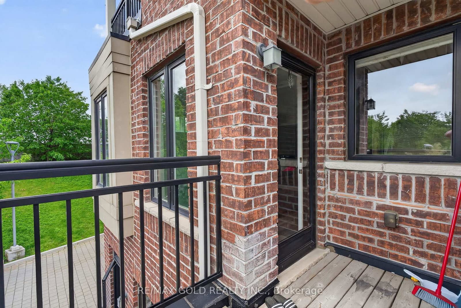 30 Carnation Avenue, Unit 92 thumbnail 22