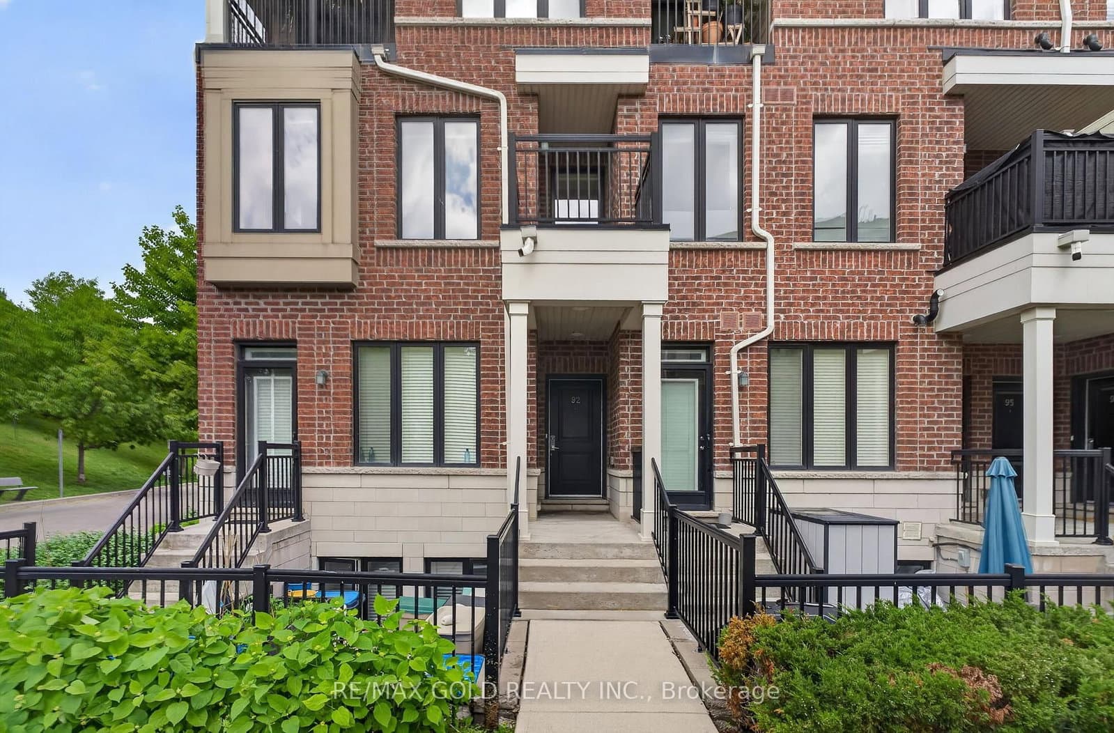 30 Carnation Avenue, Unit 92 thumbnail 5