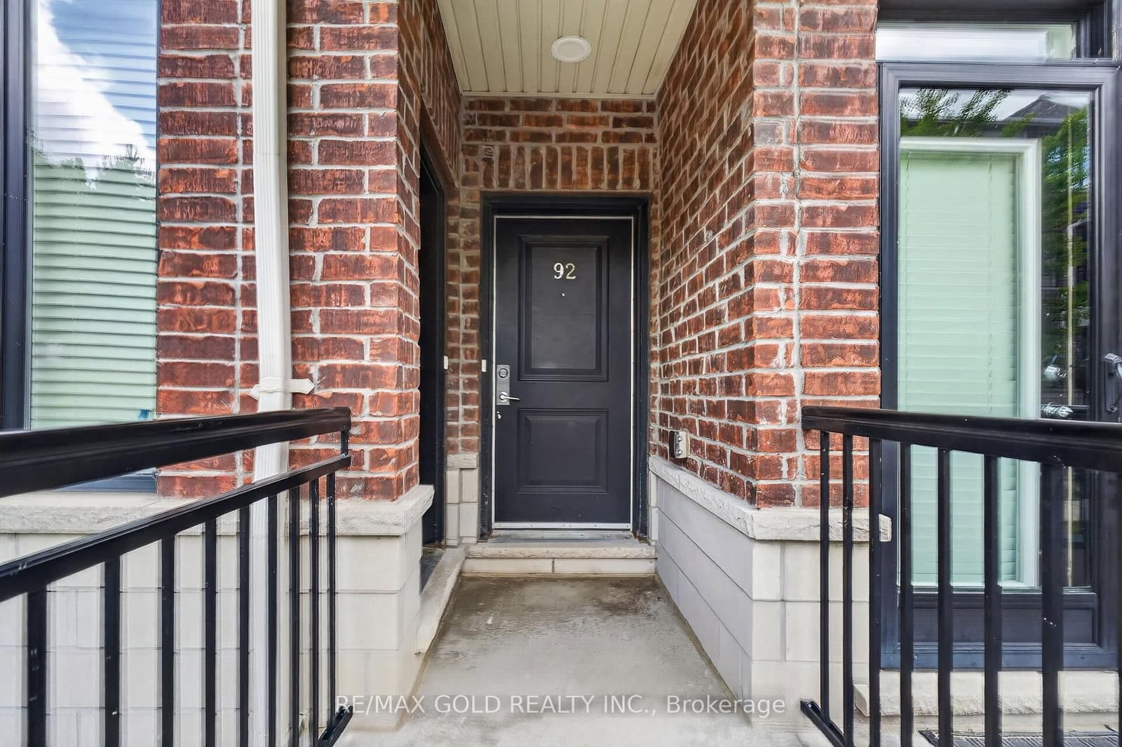 30 Carnation Avenue, Unit 92 thumbnail 6