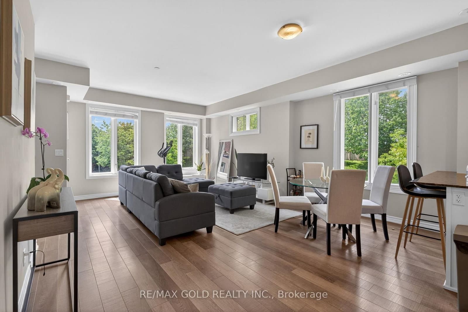 30 Carnation Avenue, Unit 92 thumbnail 9