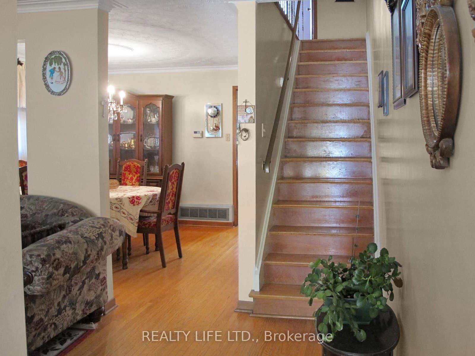 61 Cameron Avenue thumbnail 5