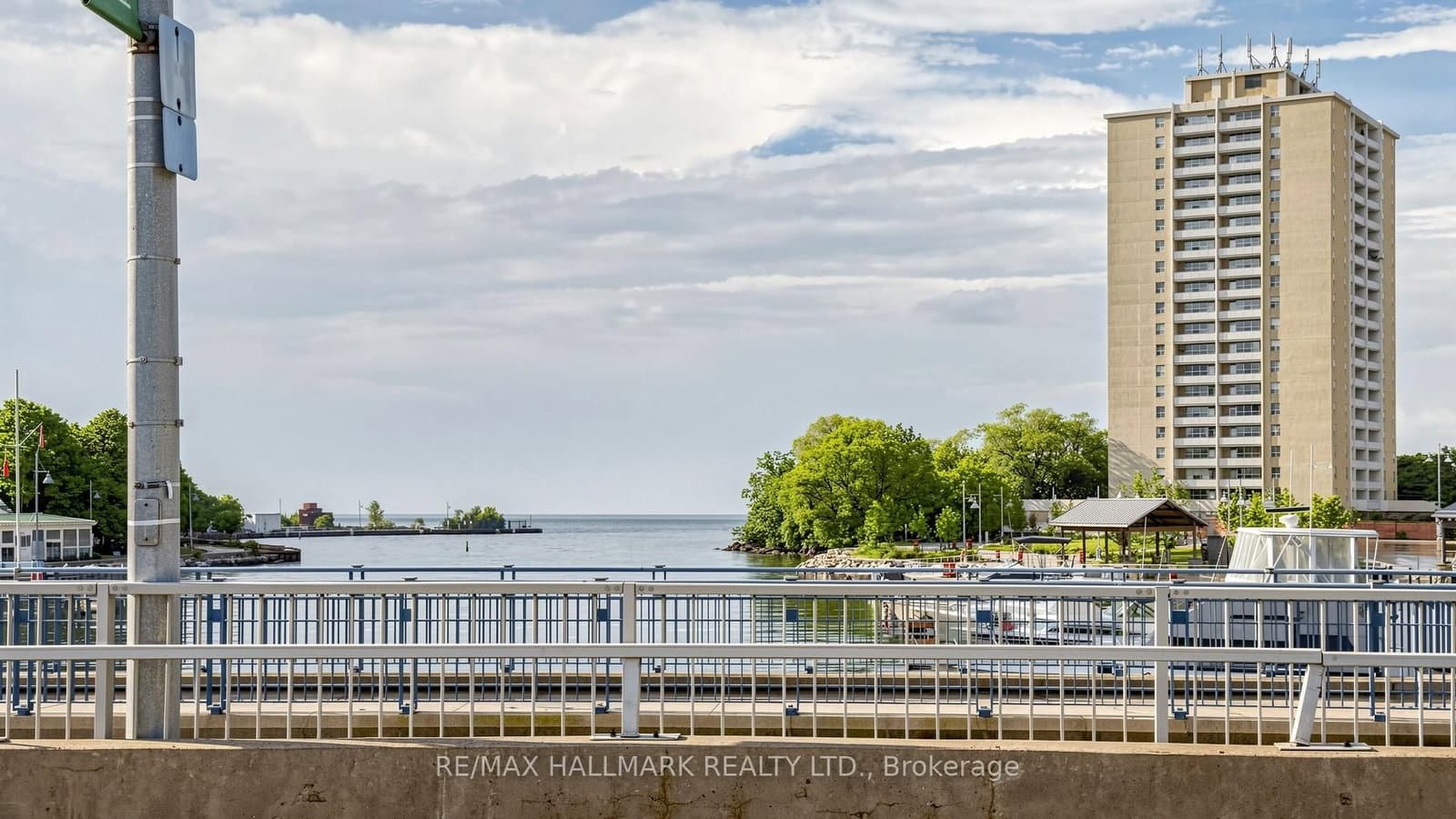 49 Queen Street E, Unit 402 thumbnail 49