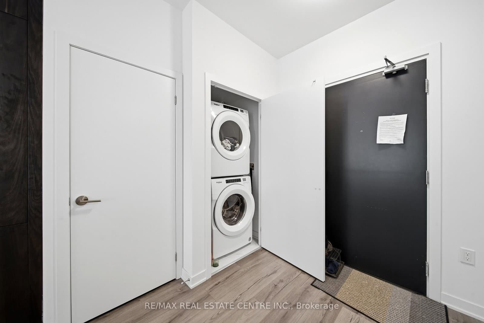 395 Dundas Street W, Unit 221 thumbnail 12