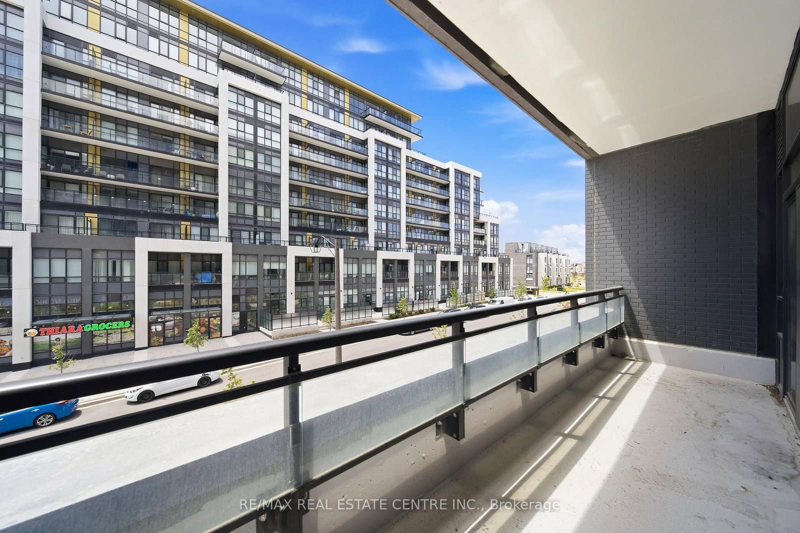 395 Dundas Street W, Unit 221 thumbnail 15