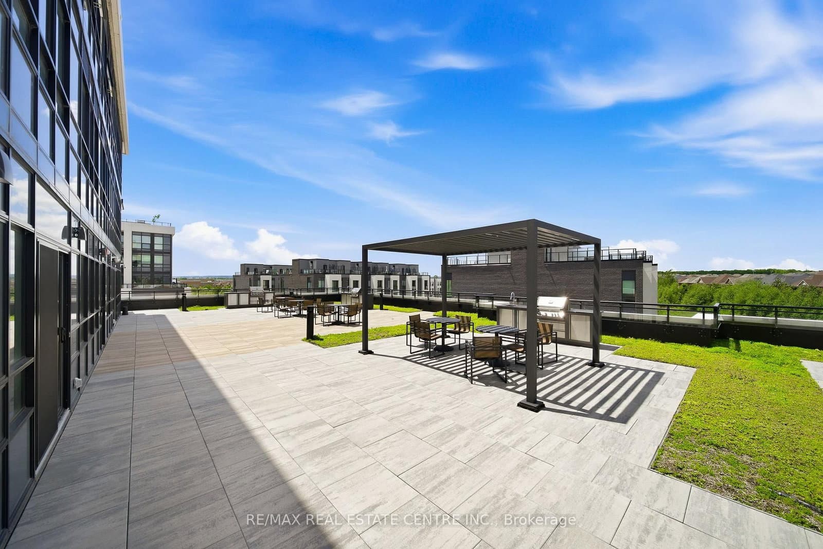 395 Dundas Street W, Unit 221 thumbnail 19