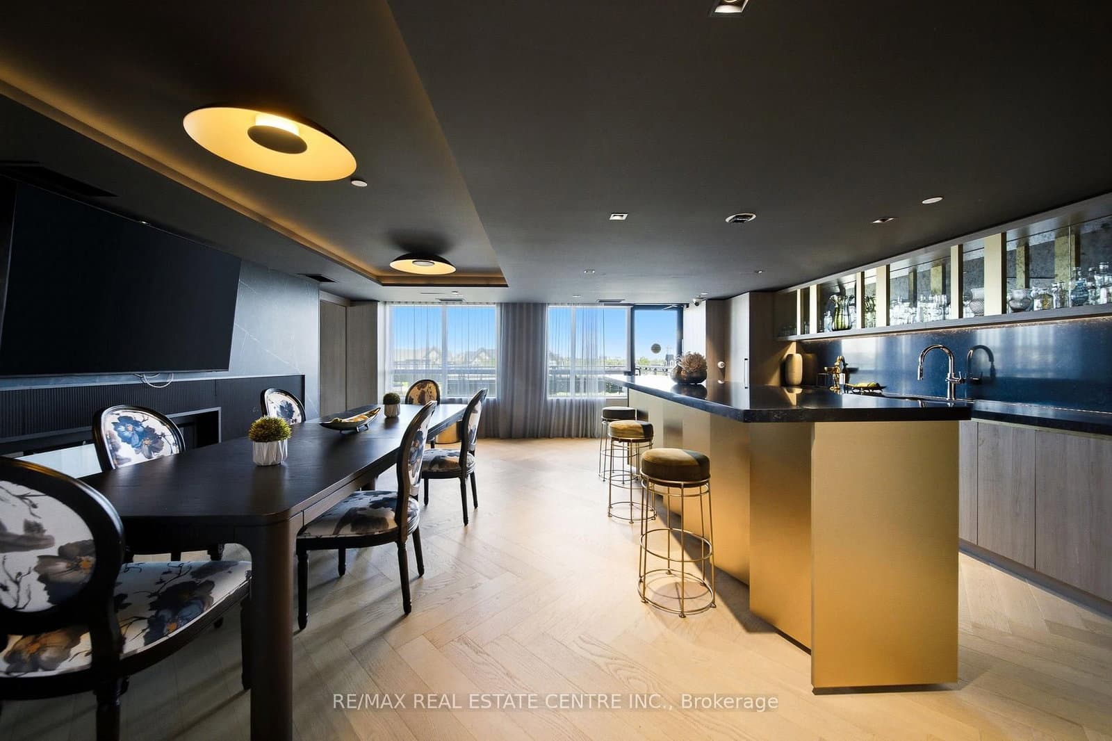 395 Dundas Street W, Unit 221 thumbnail 24