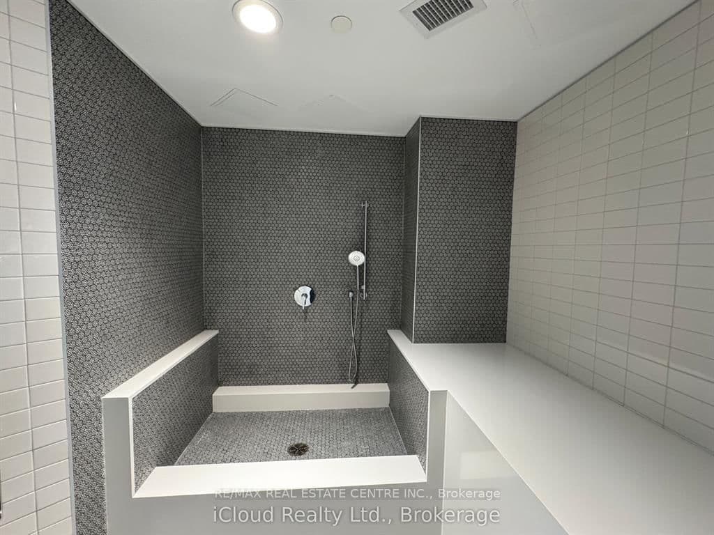 395 Dundas Street W, Unit 221 thumbnail 27