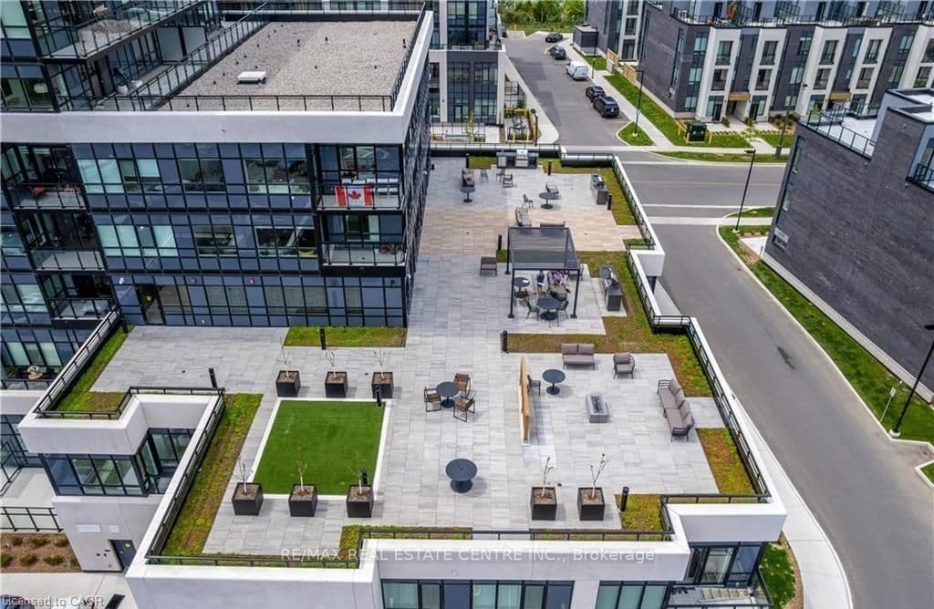 395 Dundas Street W, Unit 221 thumbnail 28