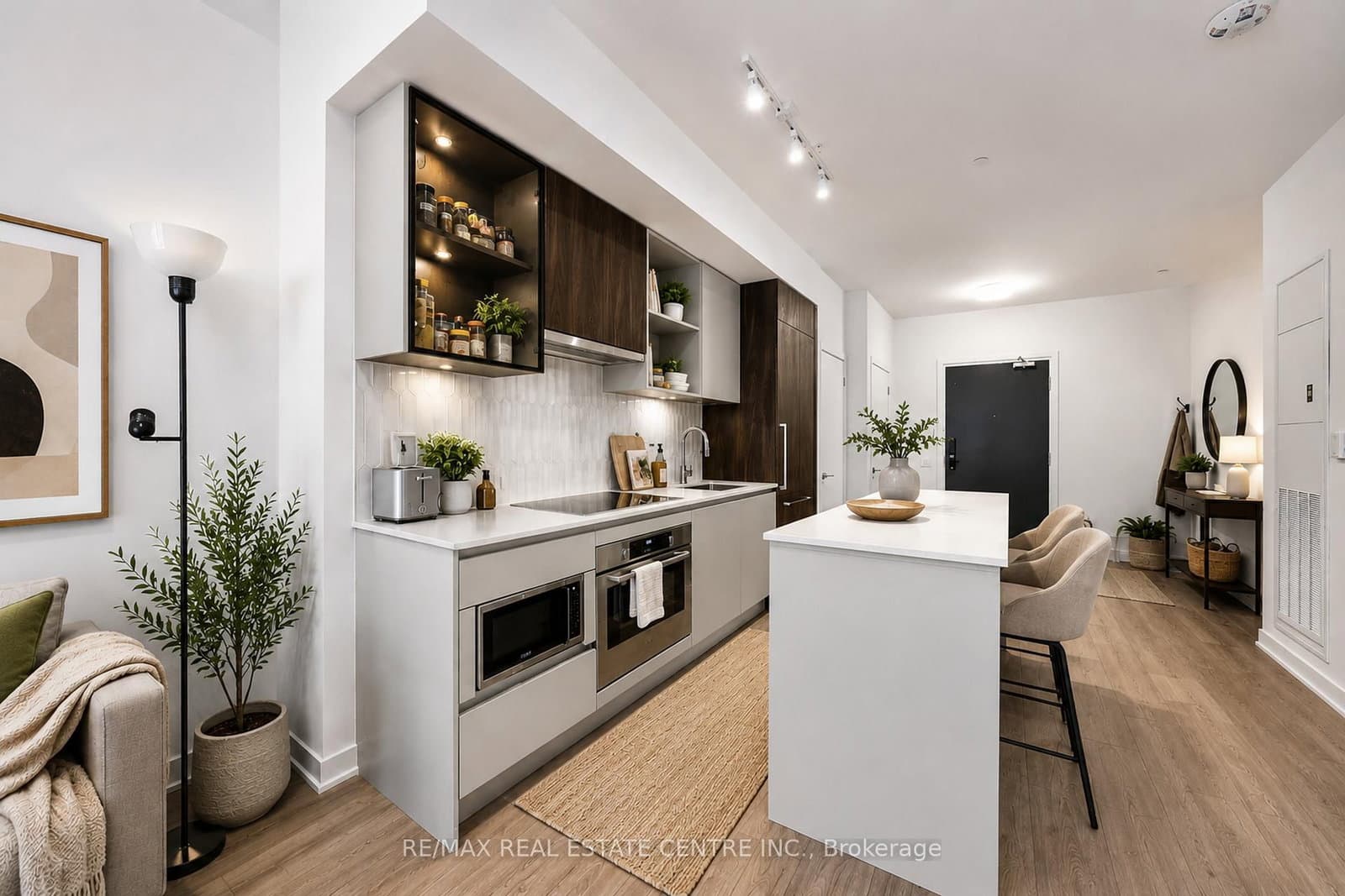 395 Dundas Street W, Unit 221 thumbnail 6