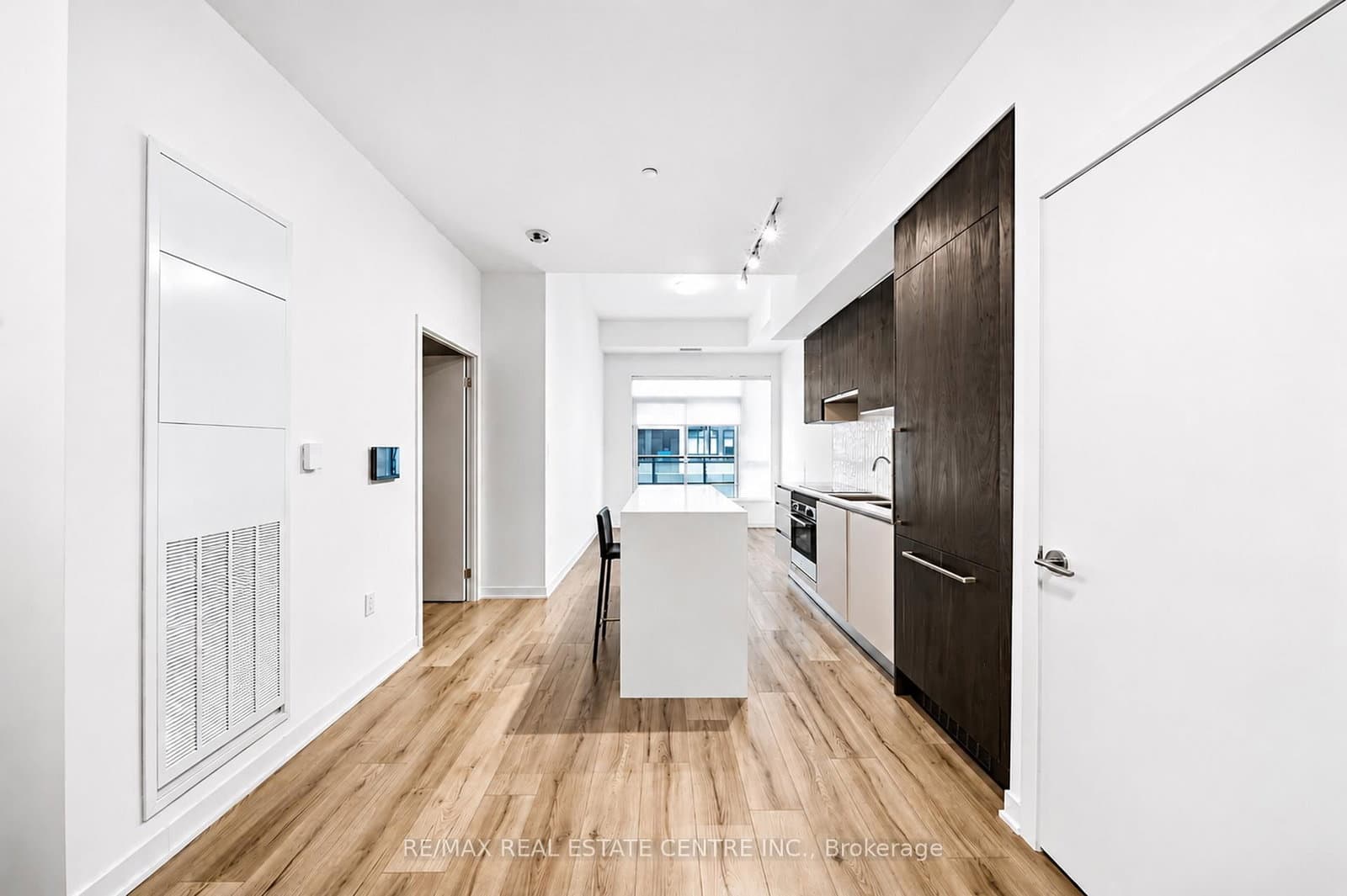 395 Dundas Street W, Unit 221 thumbnail 9