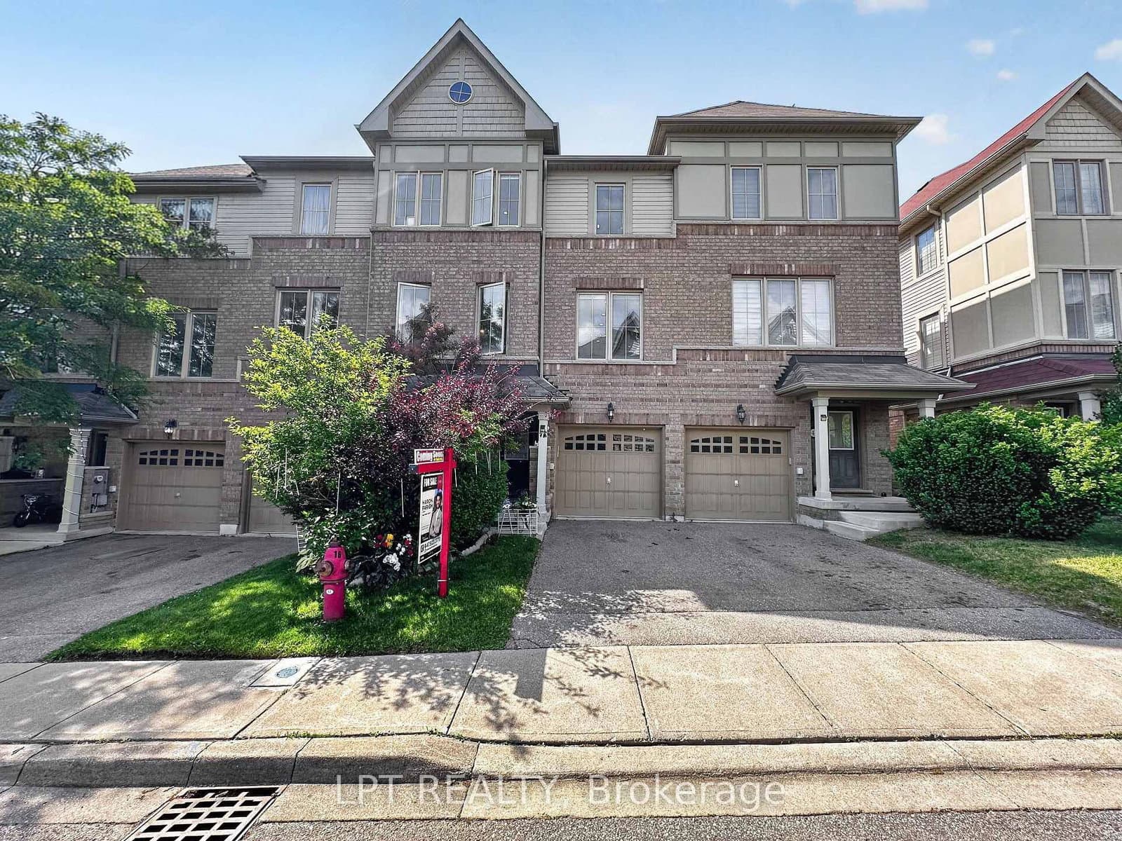 44 Cedar Lake Crescent - Image 1