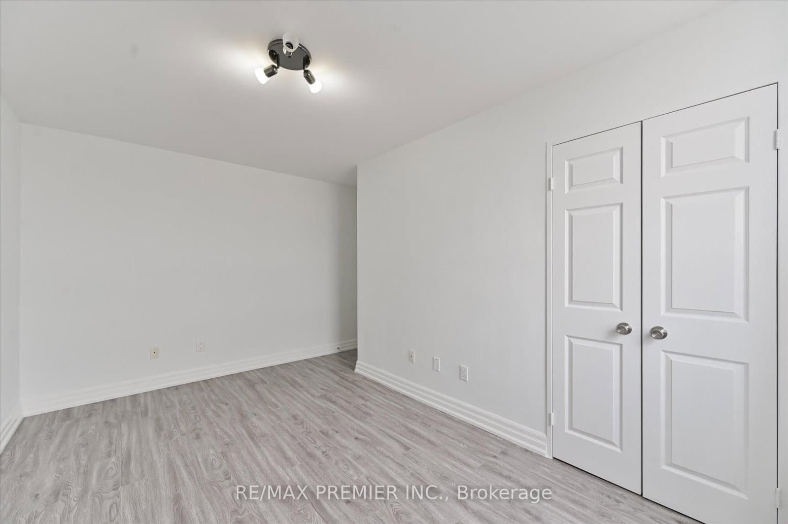 25 Four Winds Drive, Unit 604 thumbnail 4