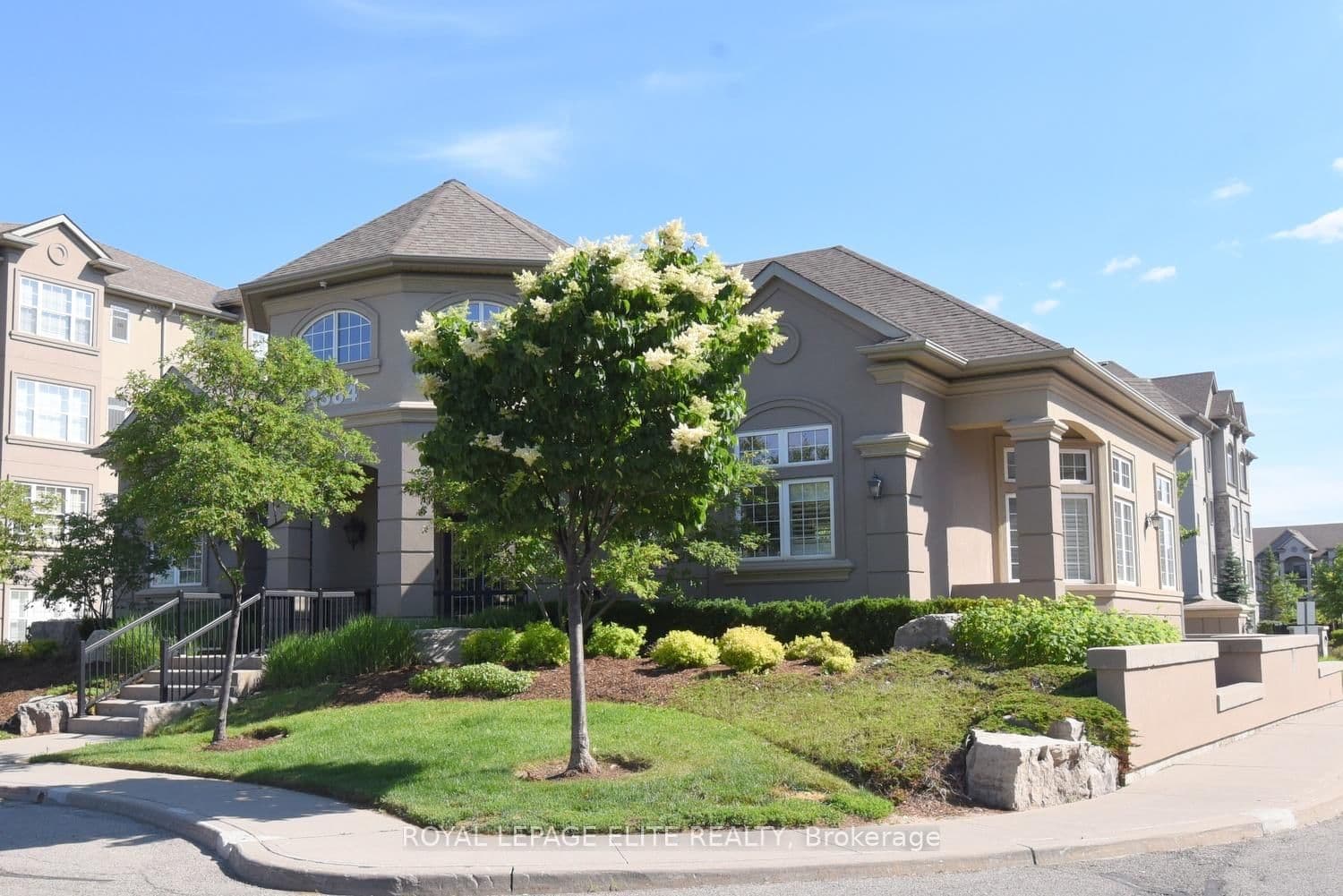 1380 Main Street E, Unit 303 thumbnail 2