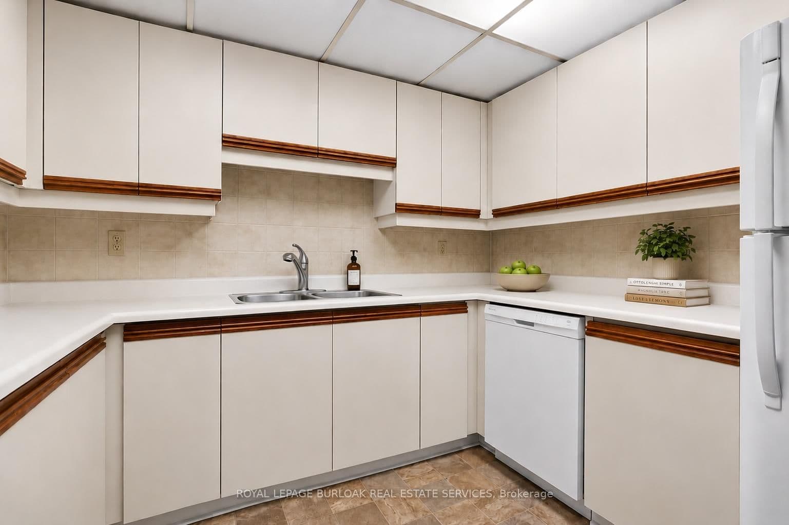 1225 North Shore Boulevard E, Unit 710 thumbnail 13