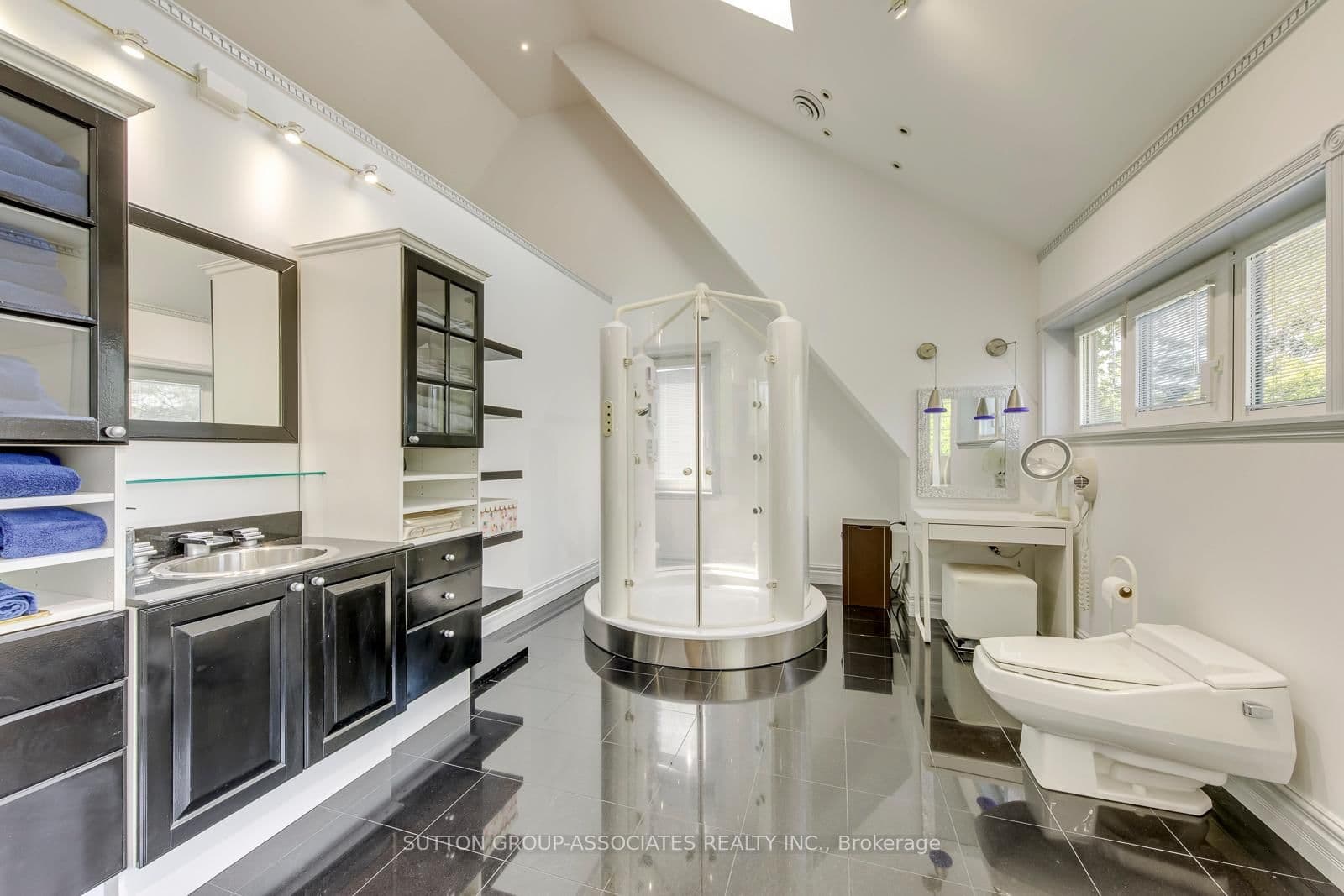 18 Martin Grove Road thumbnail 17