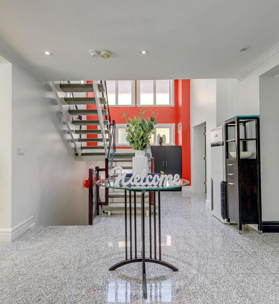 18 Martin Grove Road thumbnail 2
