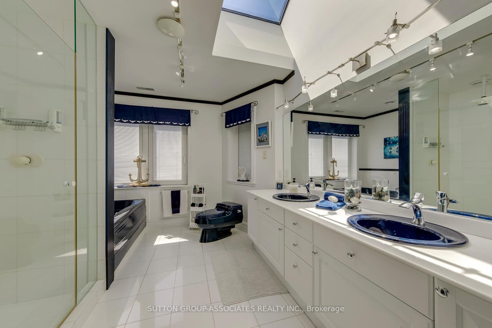 18 Martin Grove Road thumbnail 20