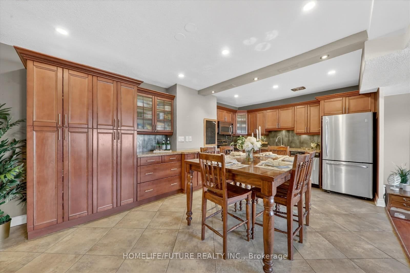 15 Elizabeth Street N, Unit 704 thumbnail 12