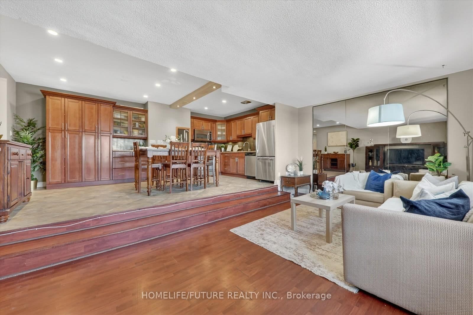 15 Elizabeth Street N, Unit 704 thumbnail 19