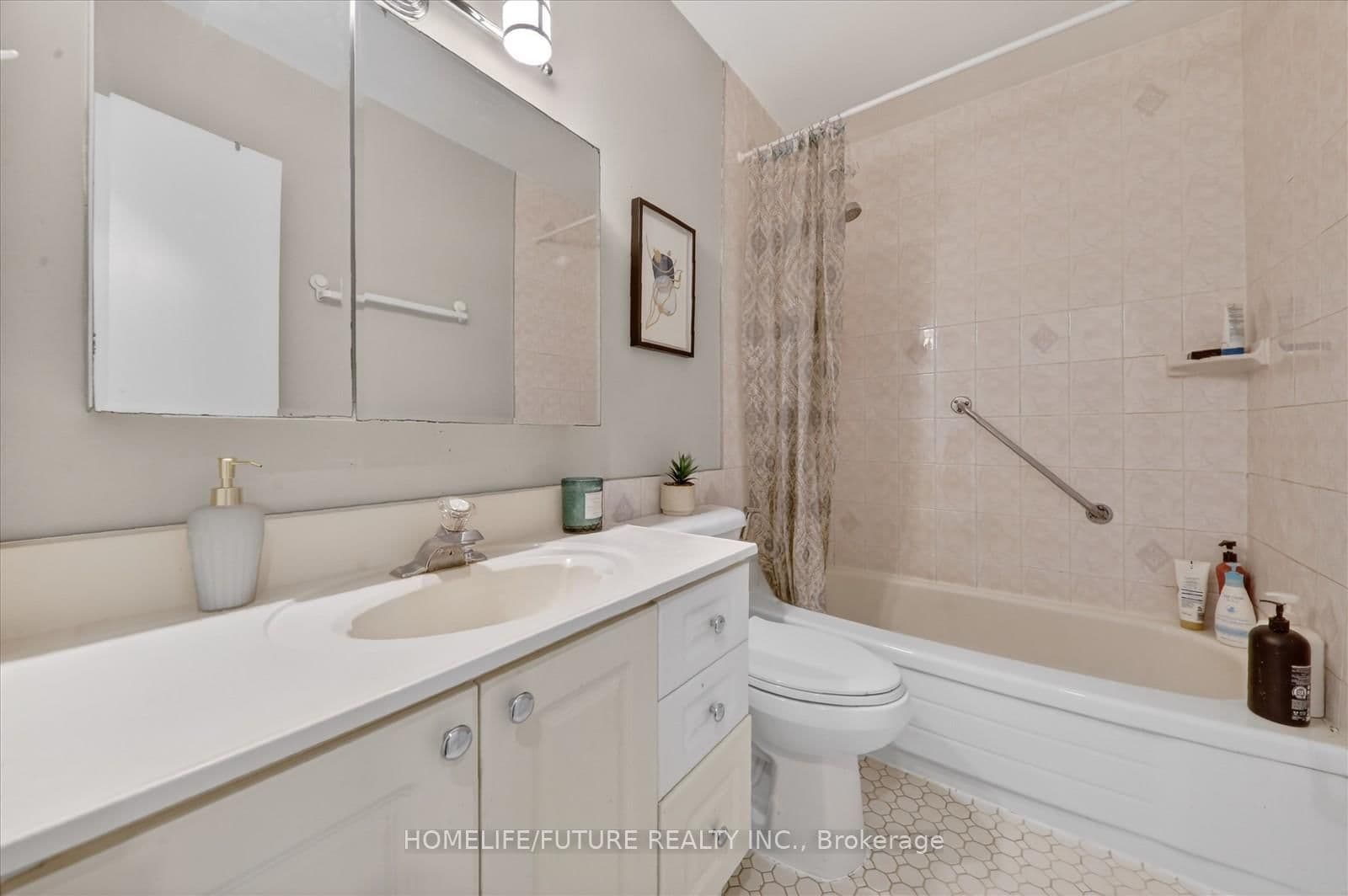 15 Elizabeth Street N, Unit 704 thumbnail 23