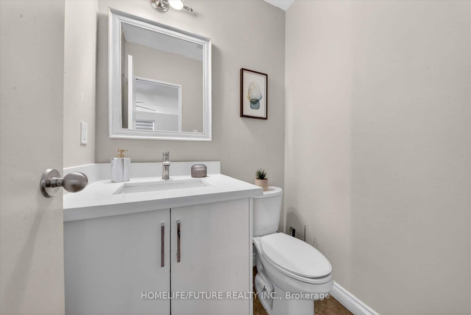 15 Elizabeth Street N, Unit 704 thumbnail 24