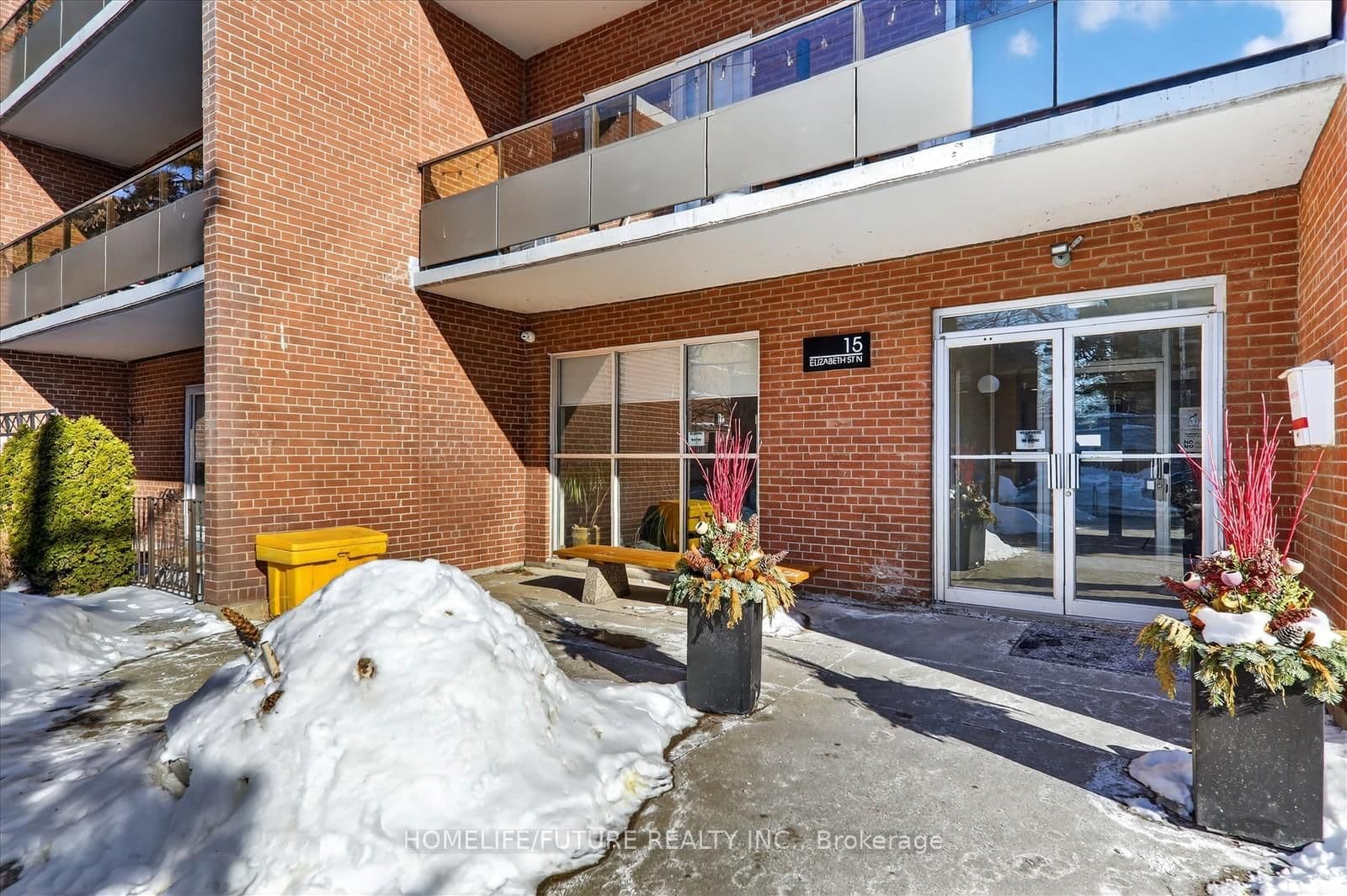 15 Elizabeth Street N, Unit 704 thumbnail 4