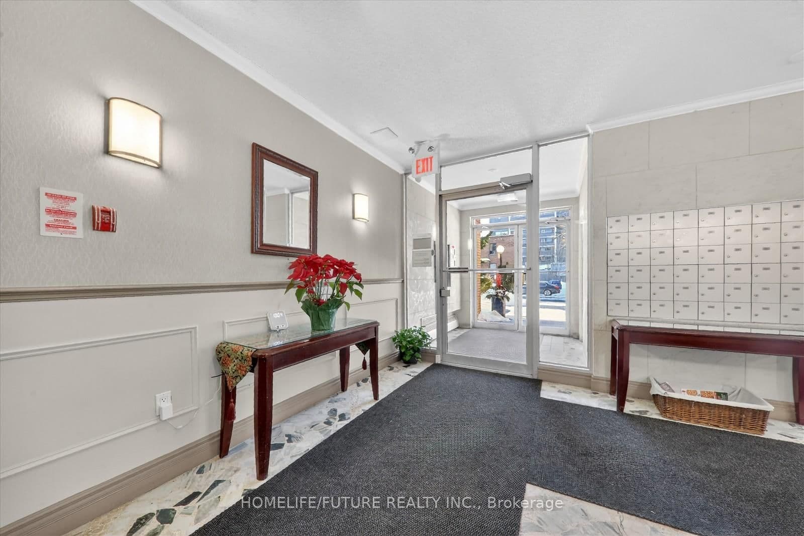 15 Elizabeth Street N, Unit 704 thumbnail 5