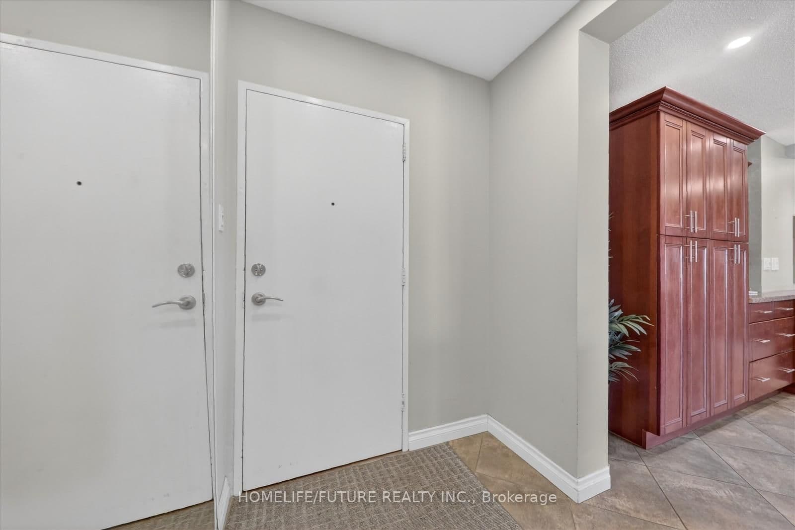 15 Elizabeth Street N, Unit 704 thumbnail 9