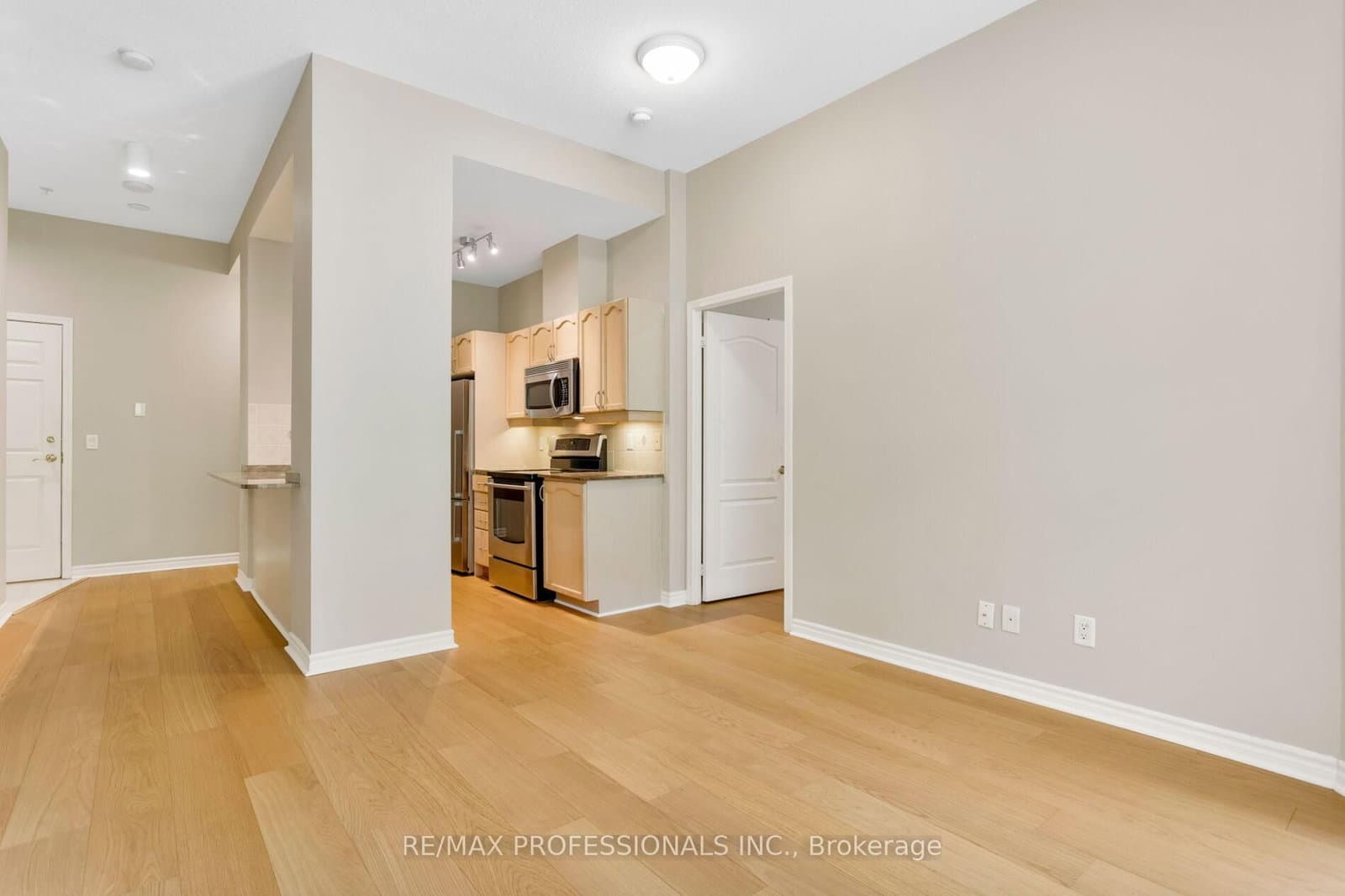 350 Princess Royal Drive, Unit 102 thumbnail 12