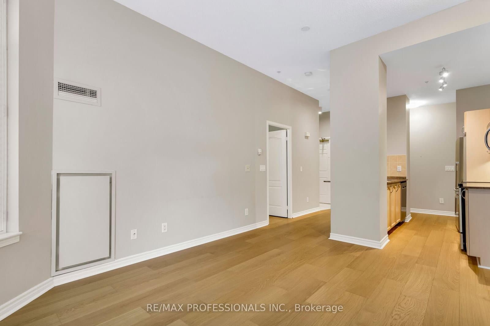 350 Princess Royal Drive, Unit 102 thumbnail 13