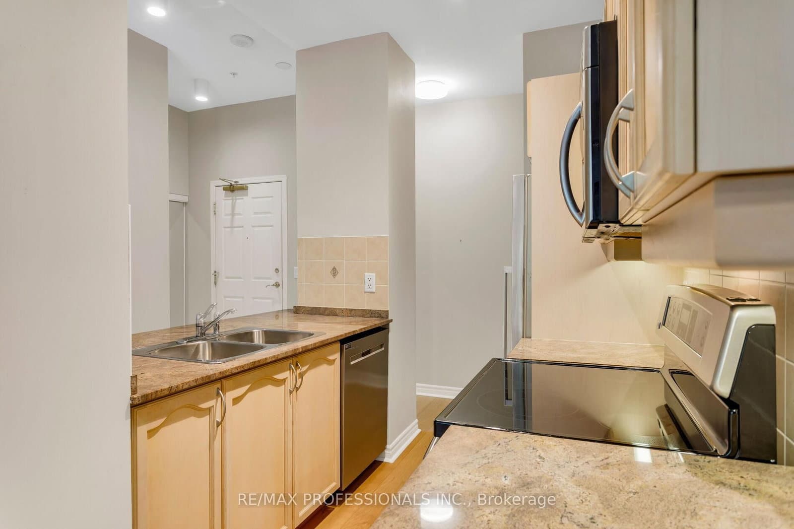 350 Princess Royal Drive, Unit 102 thumbnail 18