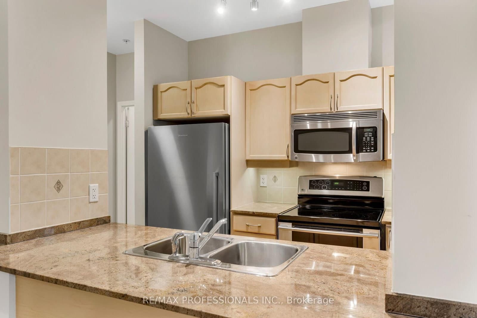 350 Princess Royal Drive, Unit 102 thumbnail 19