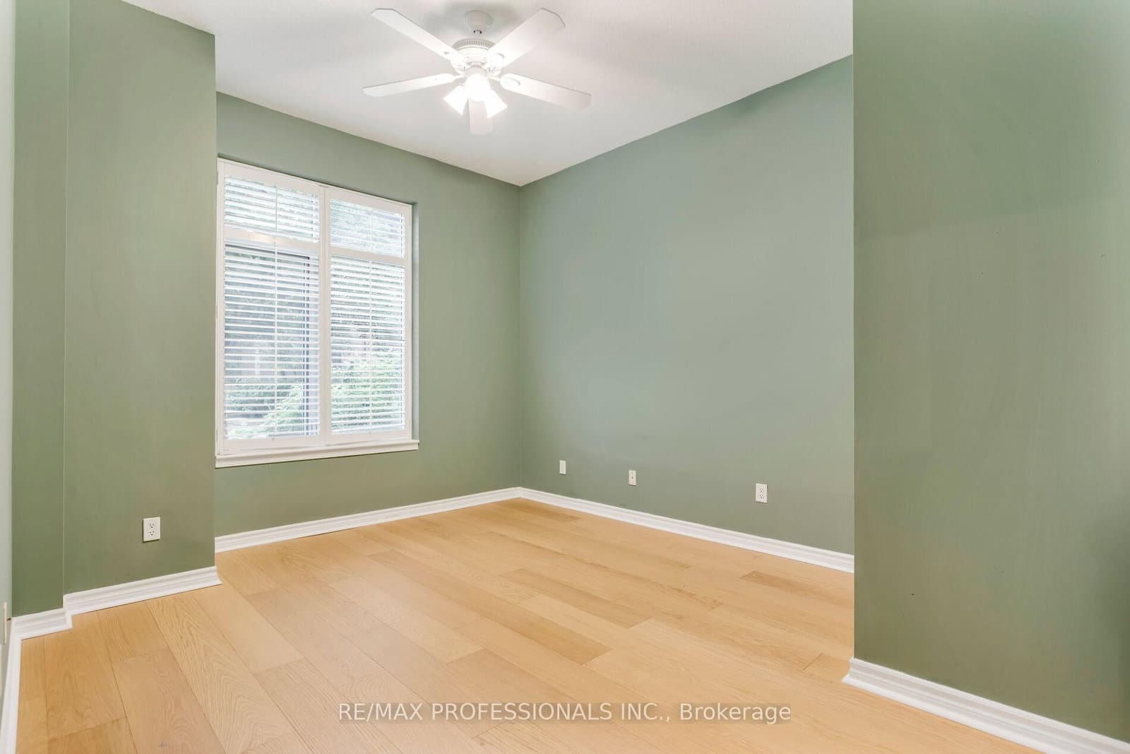 350 Princess Royal Drive, Unit 102 thumbnail 21
