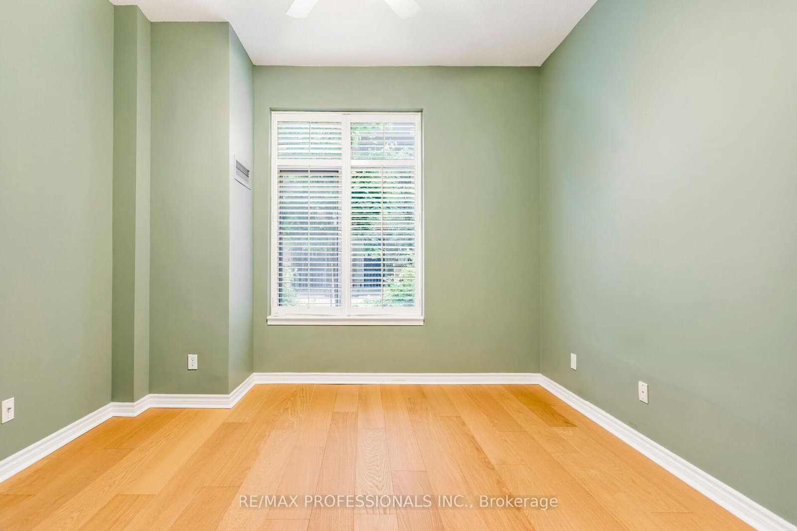 350 Princess Royal Drive, Unit 102 thumbnail 24