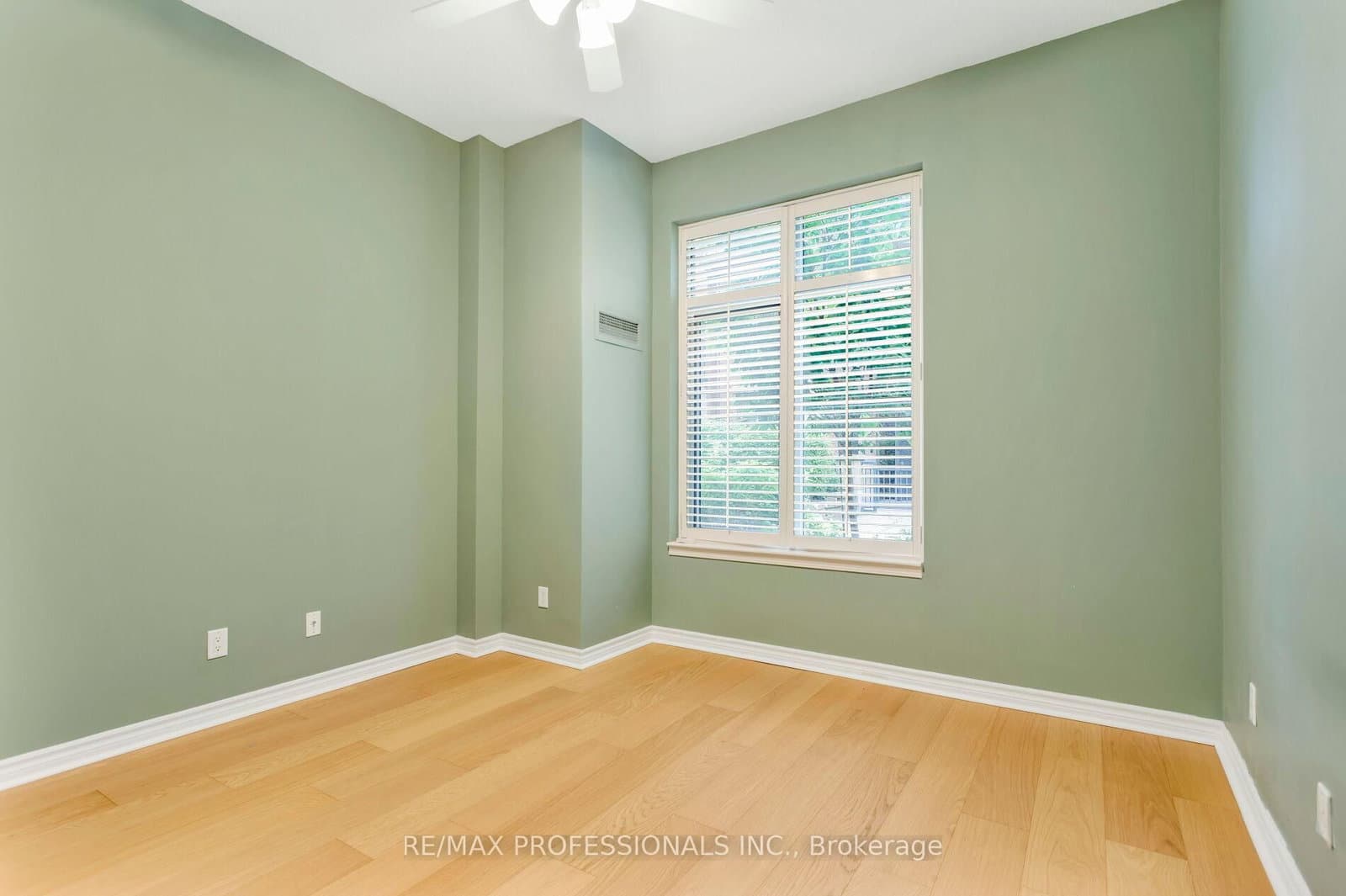 350 Princess Royal Drive, Unit 102 thumbnail 25