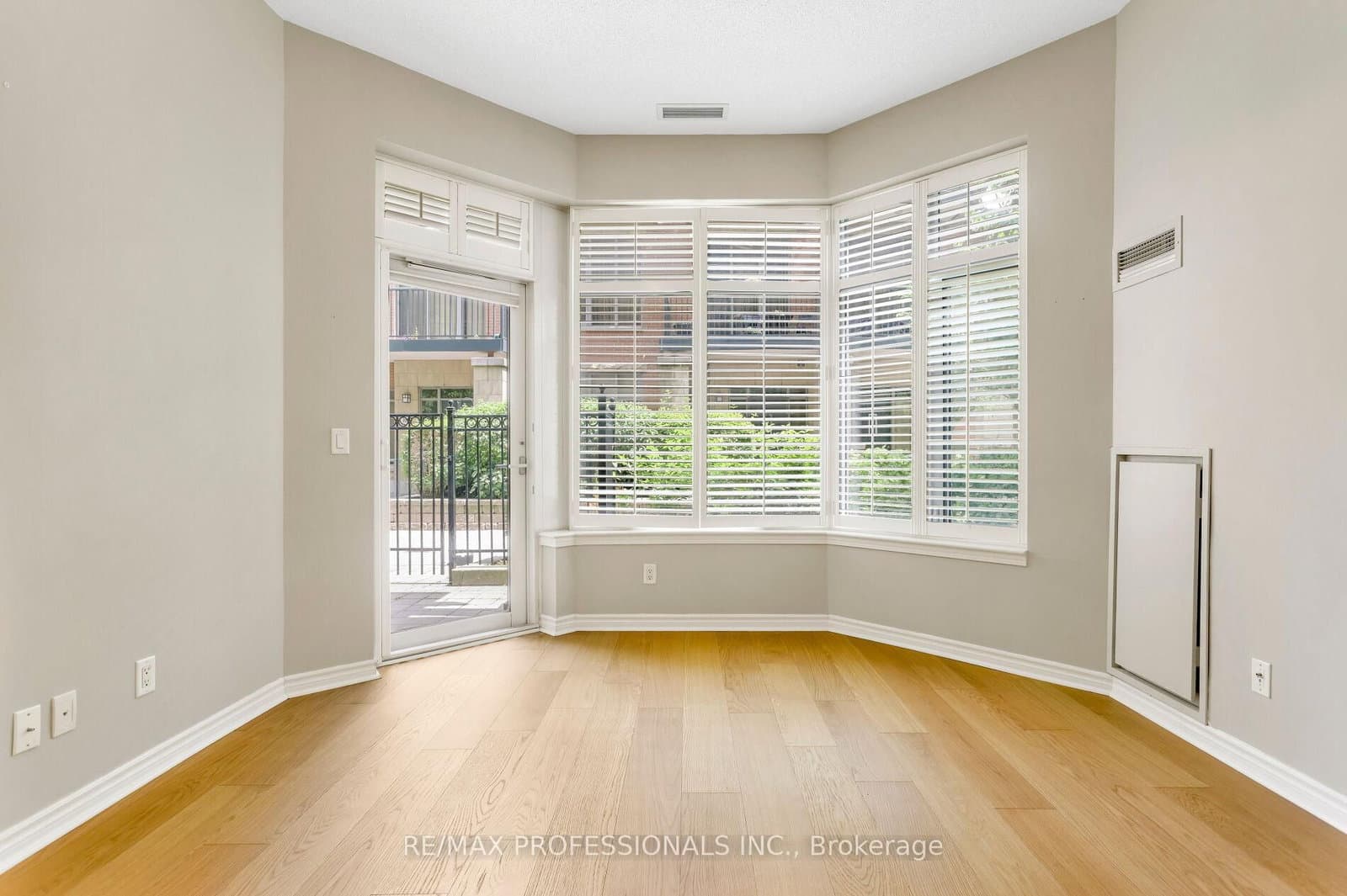 350 Princess Royal Drive, Unit 102 thumbnail 3