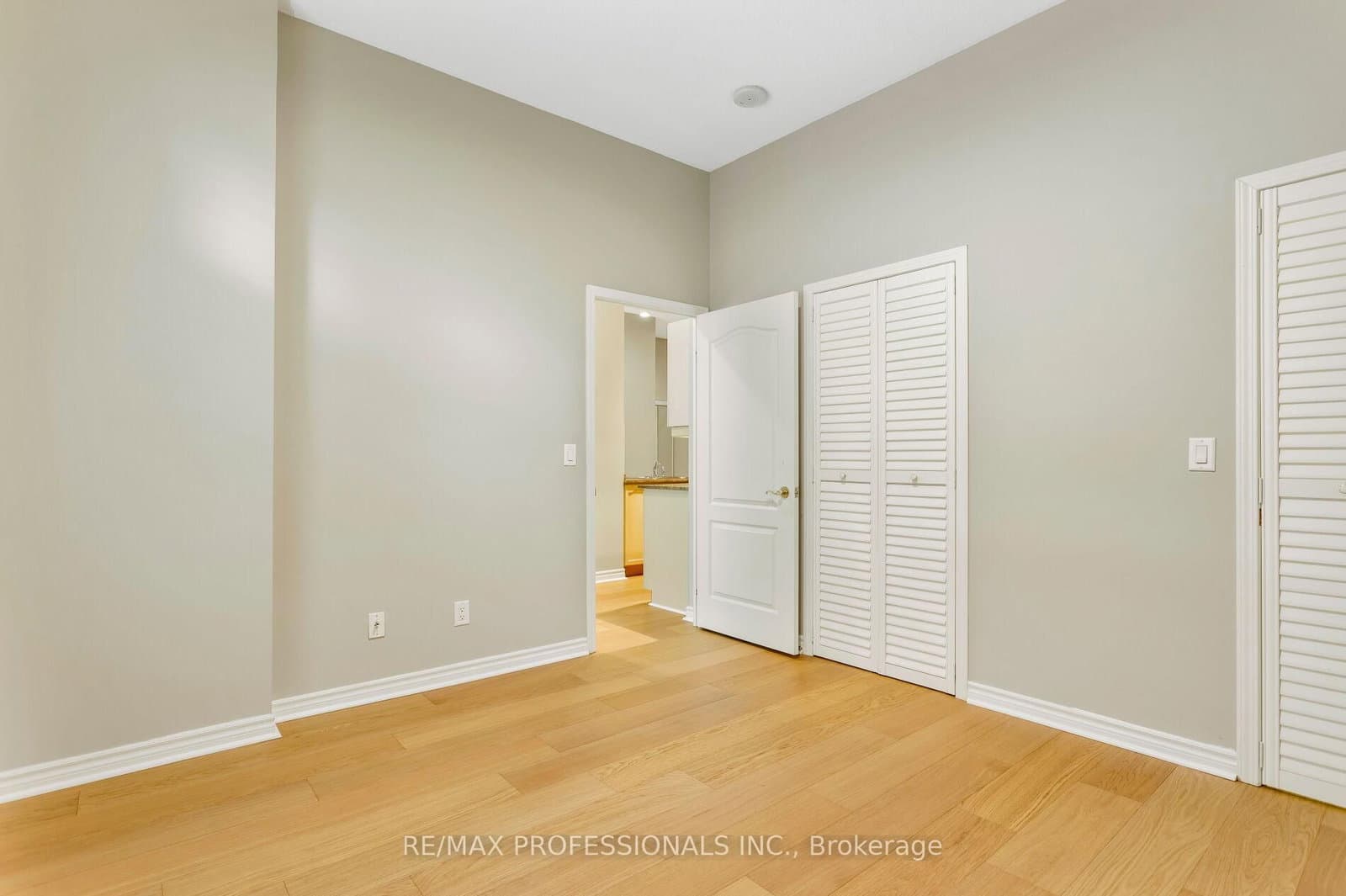 350 Princess Royal Drive, Unit 102 thumbnail 32