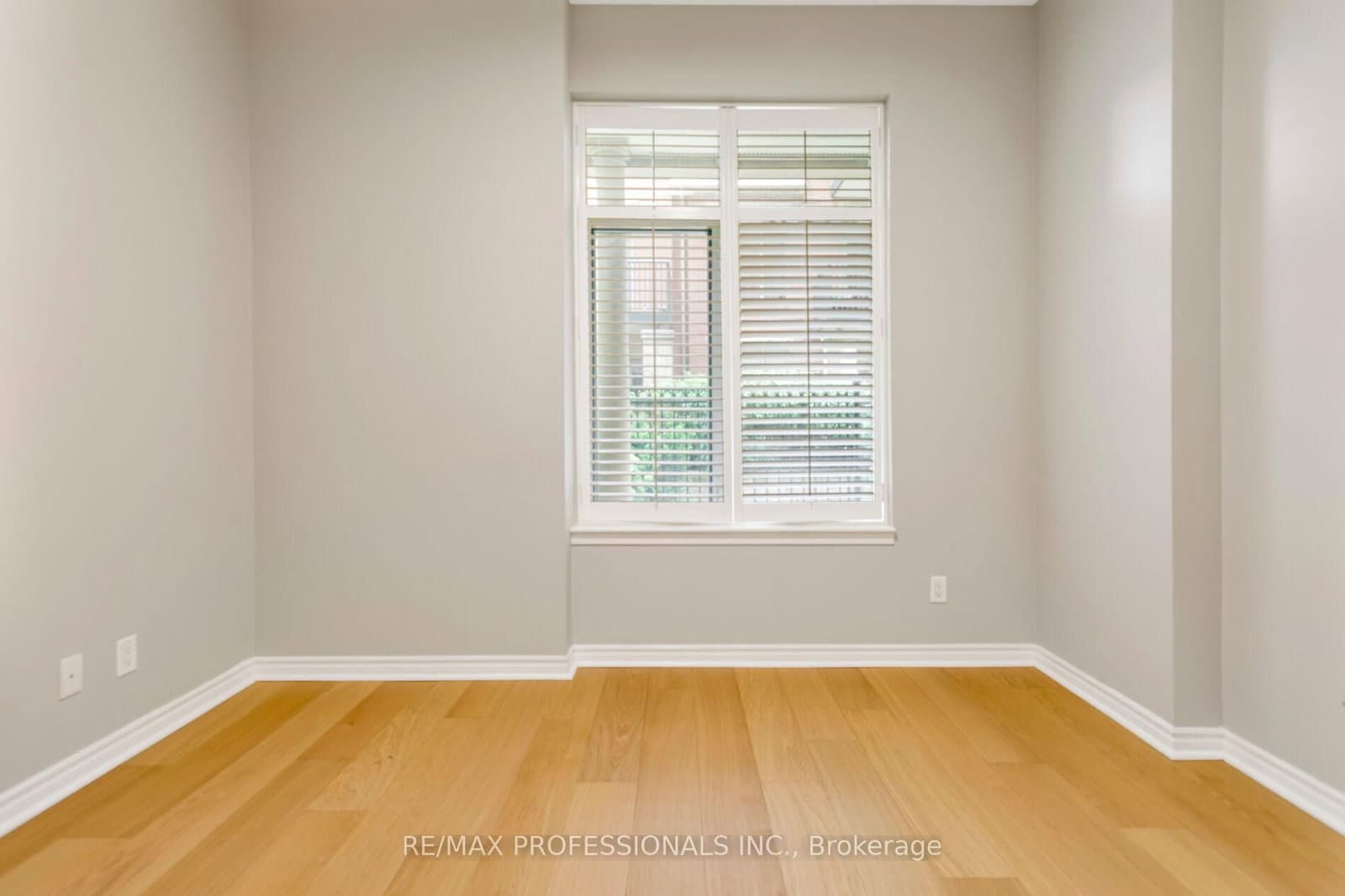 350 Princess Royal Drive, Unit 102 thumbnail 33