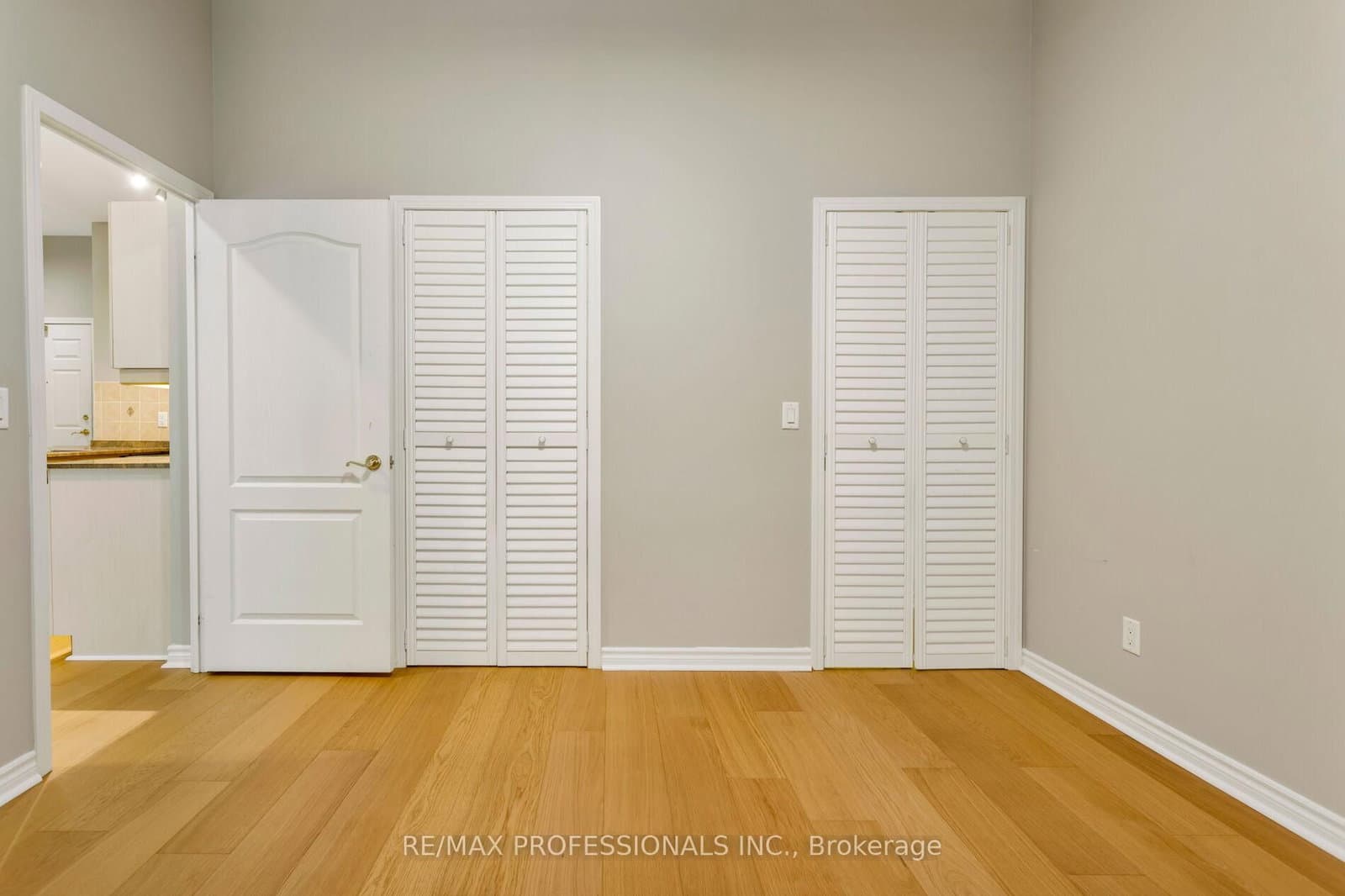 350 Princess Royal Drive, Unit 102 thumbnail 34
