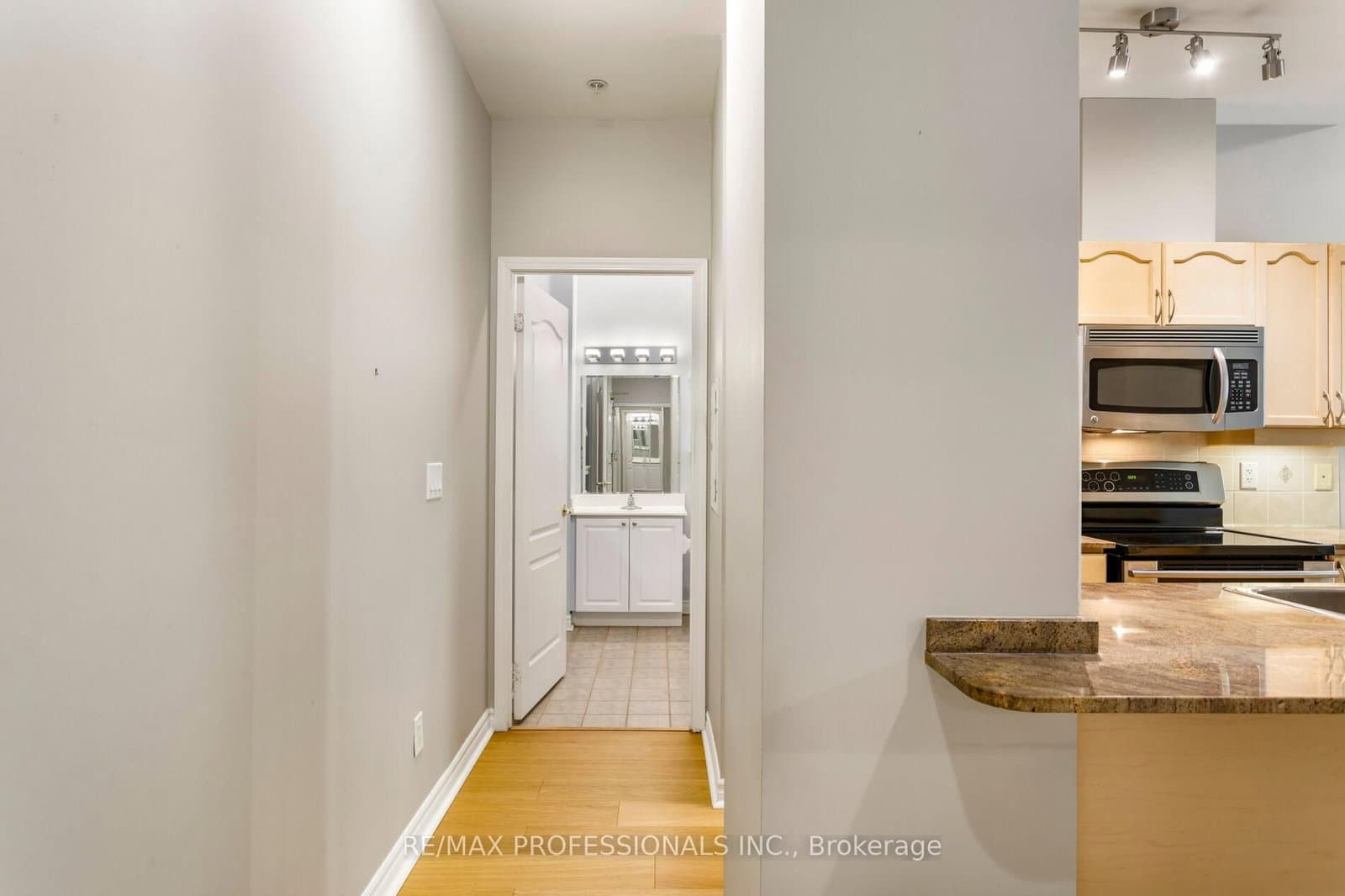 350 Princess Royal Drive, Unit 102 thumbnail 35