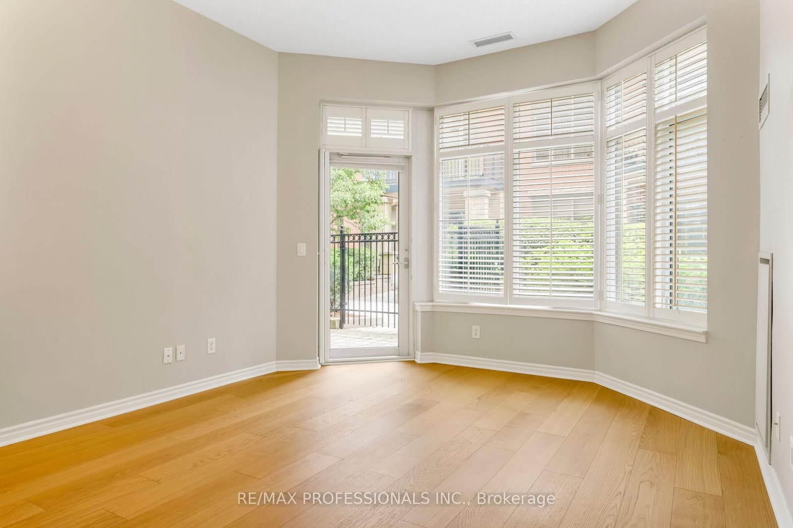 350 Princess Royal Drive, Unit 102 thumbnail 9
