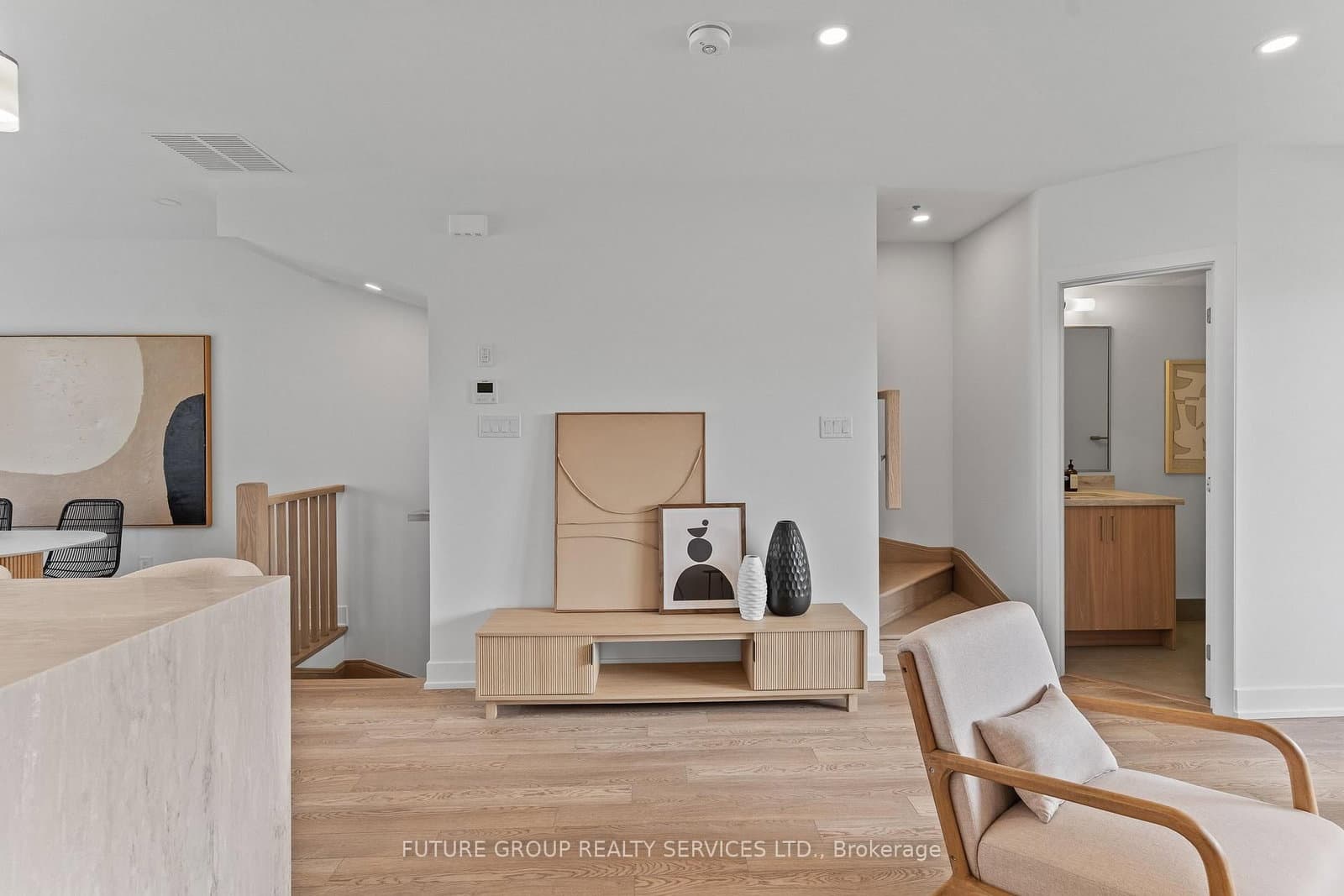 15 Acorn Avenue, Unit Unit 3 thumbnail 13