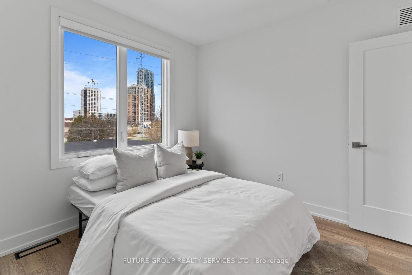 15 Acorn Avenue, Unit Unit 3 thumbnail 32