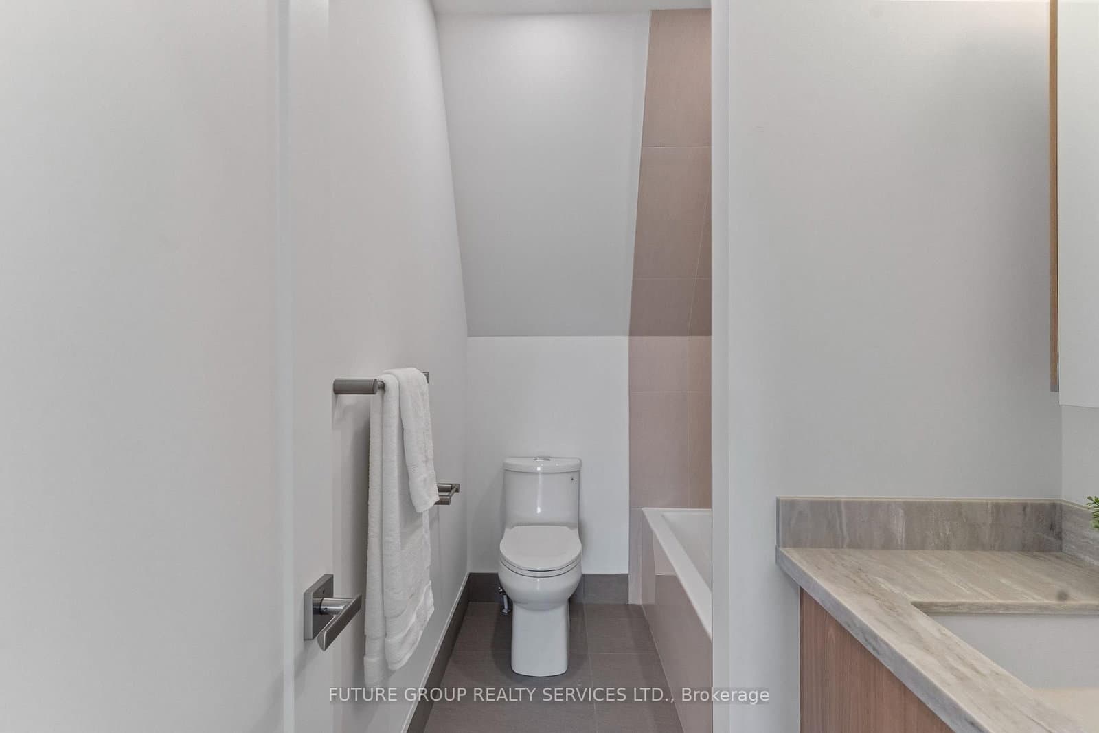 15 Acorn Avenue, Unit Unit 3 thumbnail 37