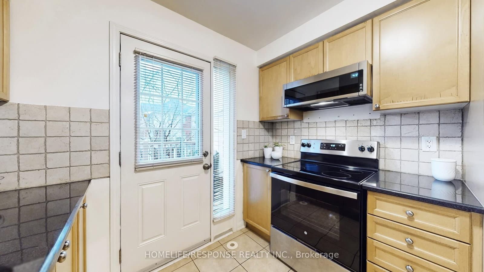 931 Deverell Place thumbnail 15